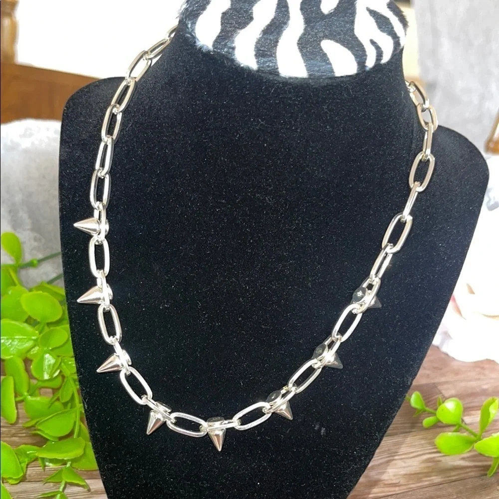 Elegant Silver Oval Link Necklace
